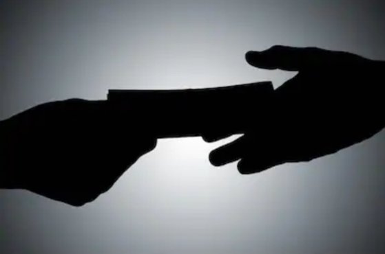 “룸살롱 황제가 날 모함했다”…뇌물 혐의 경찰관 무죄 확정