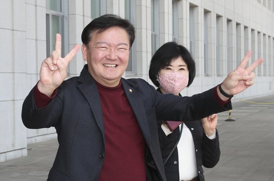 의결전 법안 통과로 홍보…선관위, 민경욱에 허위사실 판단