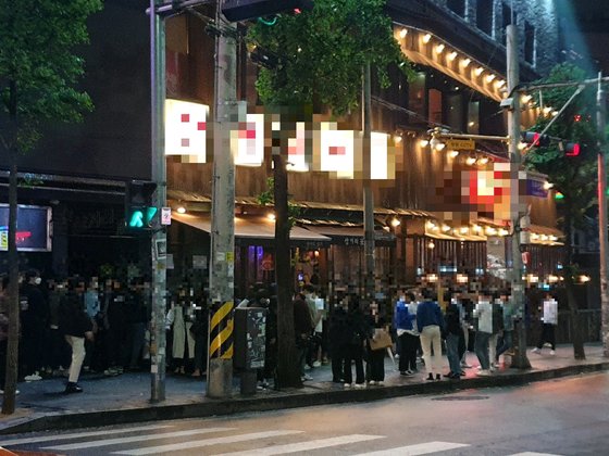 [이슈 원샷]클럽발 집단감염에 이태원 숨죽여도, 강남ㆍ홍대 포차는 들썩들썩