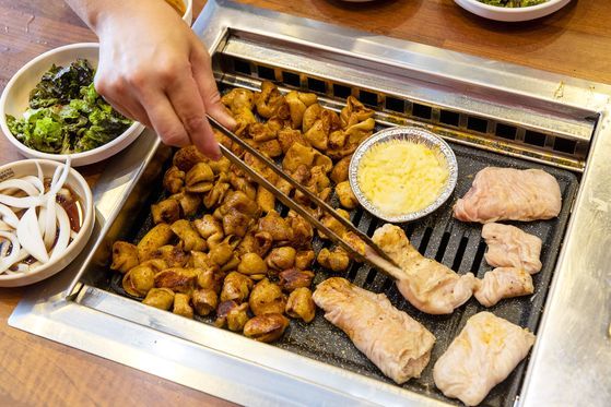 입 얼얼, 땀 뚝뚝…그래도 끌린다 화끈 후끈 대구 빨간 맛