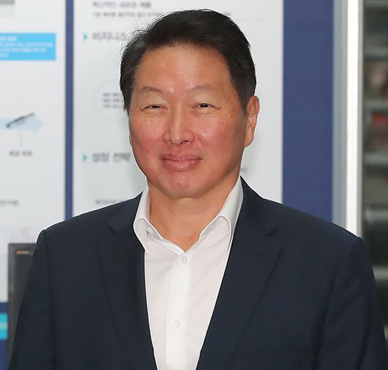 최태원 SK그룹 회장 상반기 보수 39억원…두산 박정원 회장은 8억7000만원