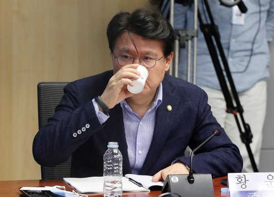 강제동원 아니라면서 인력 투입…방송서 지적당한 황운하