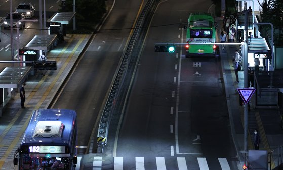 고용유지지원금 곧 끊긴다…기사 50% 감축설 버스업계 비상