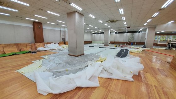 [단독] 9개월 멈춘 신천지, 1만명 신도 자리엔 곰팡이 천지