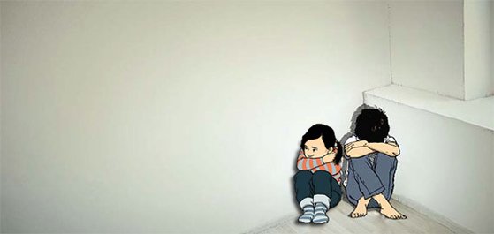 쓰레기더미 집에 방치된 오누이, 6살 여동생은 걷지도 못했다