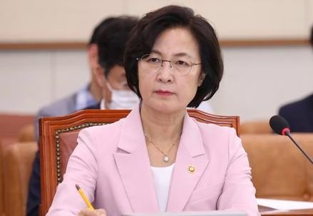 추미애 임은정 검사의 사건 돌려줘야…검찰총장 지휘권 남용