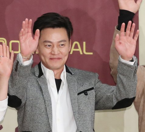 아이오닉5 덕에 두올 상한가 친날, 이서진 1억대 주식 팔았다