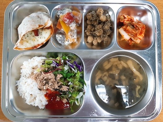 [단독]해신탕·장어구이·대하튀김…이게 4000원짜리 급식