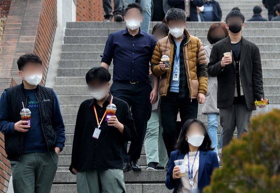 대기업 급식 빗장 푼 정부···우리밥 간섭말라 직장인 분노