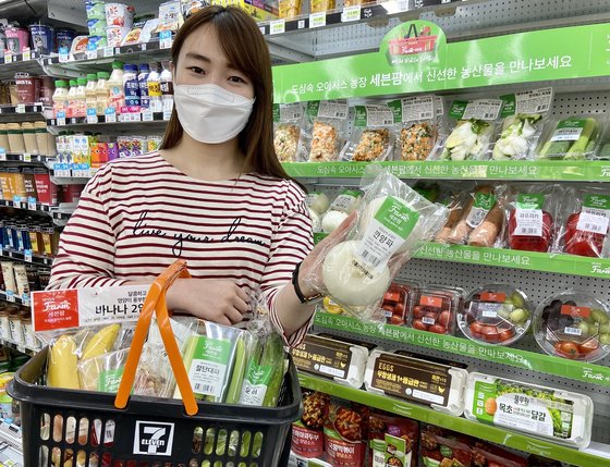 ‘동네 수퍼’ 다 됐네…편의점서 스테이크·채소·빵 산다