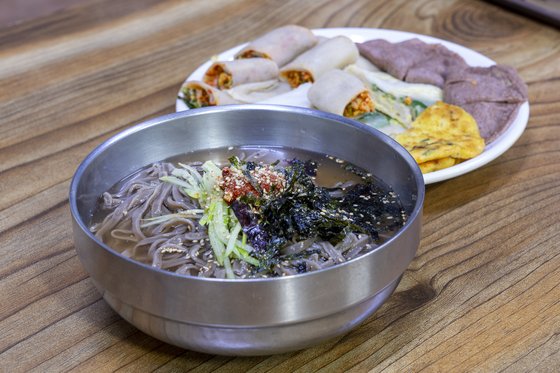 향어백숙으로 몸보신, 곤드레와플로 입가심…섭섭하면 감자붕생이