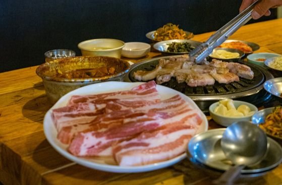 향어백숙으로 몸보신, 곤드레와플로 입가심…섭섭하면 감자붕생이
