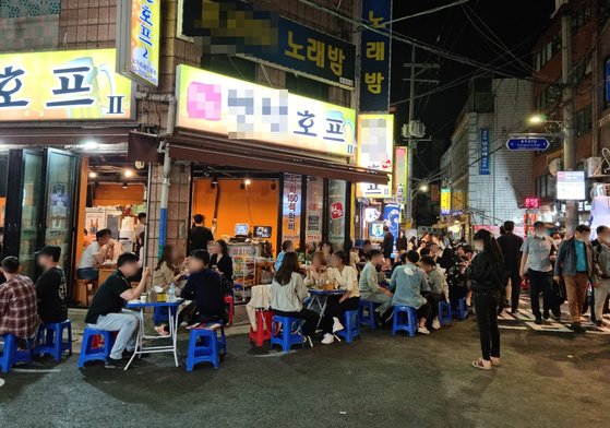 외로운 청춘, 둘씩 가야 성공합니다…요즘 힙지로 헌팅 국룰