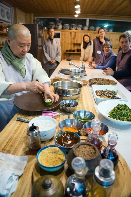 셰프 스님 밥상 받고, 무술도 배운다…색다른 산사의 하룻밤