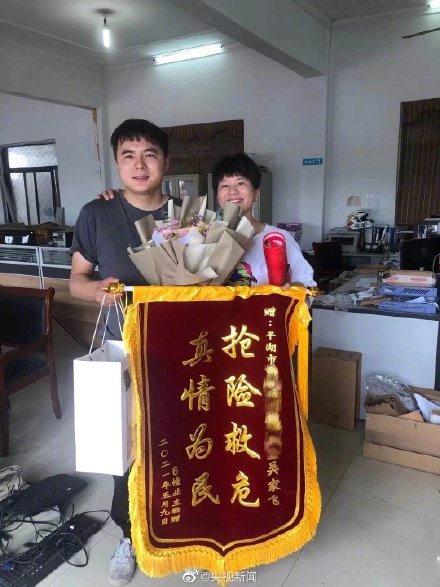 27층 전층 문 두드리며 불났어요…이웃 구한 아파트 영웅