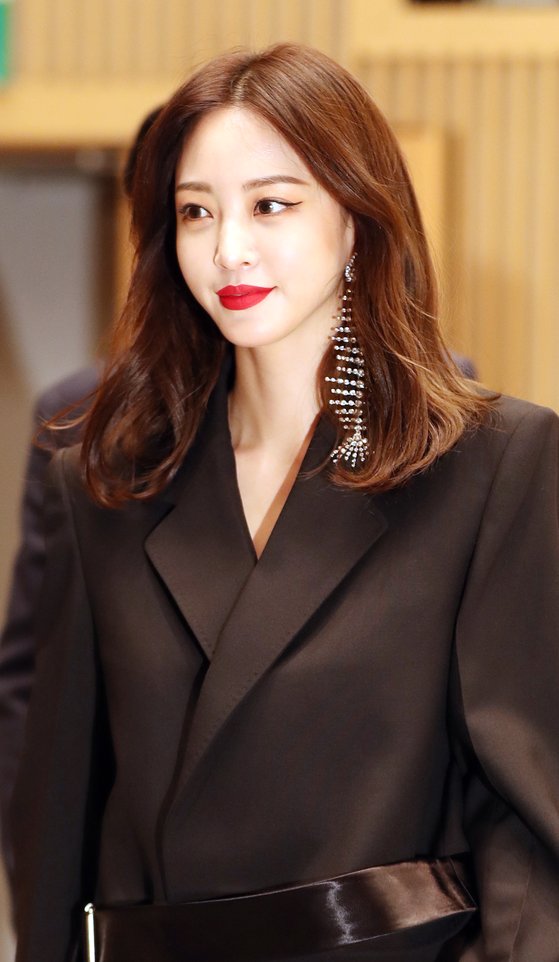한예슬 남친 호빠 아닌 가라오케서 만났다…버닝썬은 부인