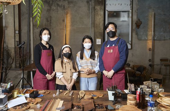 [소년중앙] 향기로운 장미목, 호랑이 무늬 보고테…자연 품은 나무 반지 내 손에
