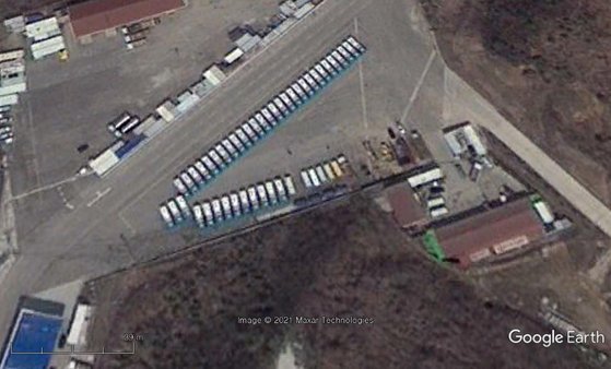금강산 두고 온 버스 30대가 왜…위성에 딱 찍힌 수상한 장면 [하늘에서 본 북한] ②
