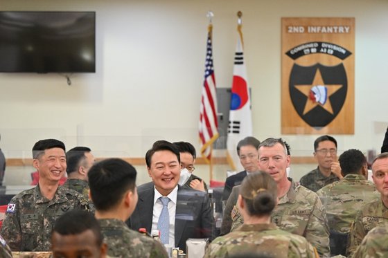 北 보란듯 캠프 험프리스 찾은 尹 강력한 한미 억제력 강조
