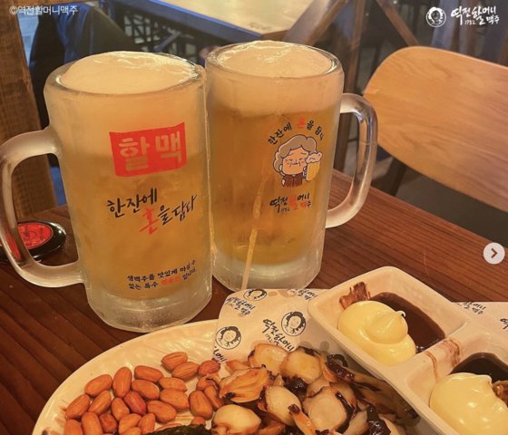 2200원 살얼음 맥주 통했네…역전할머니맥주 1000억 잭팟