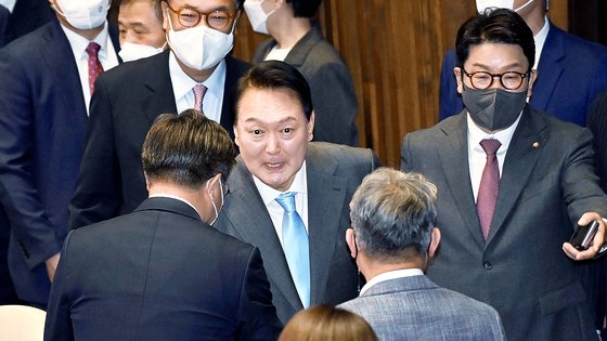 한동훈 되면 한덕수 안된다 …尹과 악수한 날, 尹고발한 野