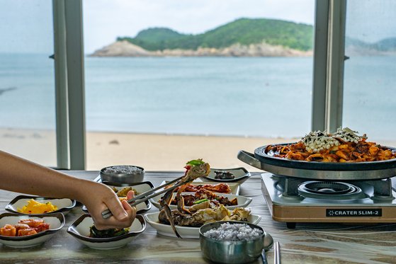 전세계 여기만 있다…여름·가을 사이 한정판 비경, 하얀 상사화