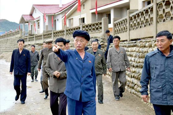 北, IRBM 또 침묵…평양밖으로 안 나가는 김정은 25일째 잠행
