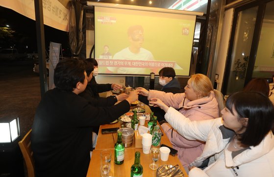 얼마만의 단체응원인가…전국이 응원 열기로 들썩
