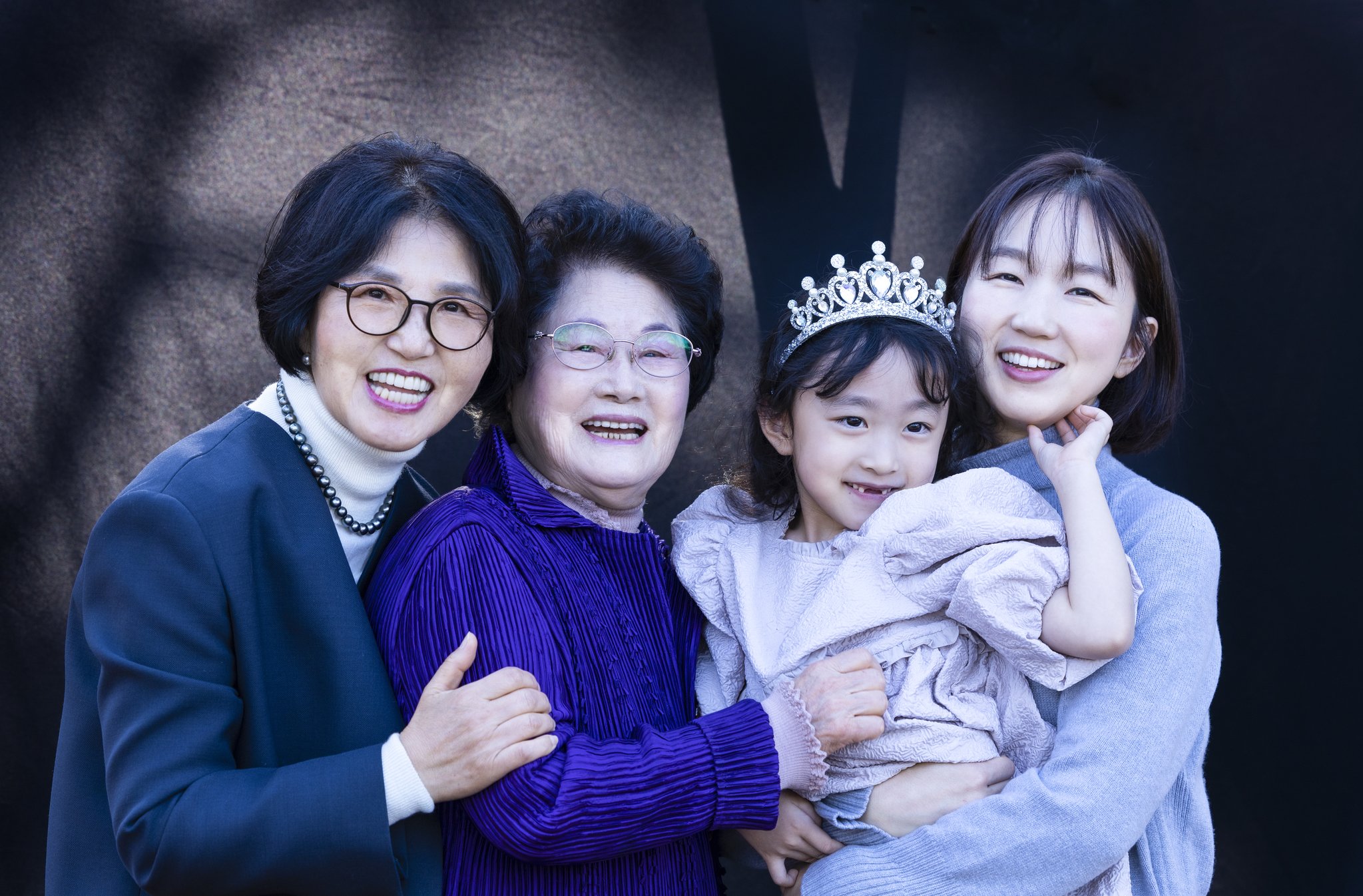 할머니, 엄마, 딸, 손녀까지 4대가 모두 장녀…그럼 남편은? [인생 사진 찍어드립니다]