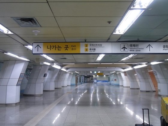 제주서 오는 승객 위해…김포공항역 지나는 5·9호선 연장 운행