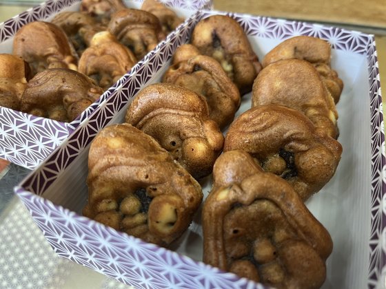 변하지 않는 日 서민의 맛…113년 인형과자 굽는 부자[백년가게]