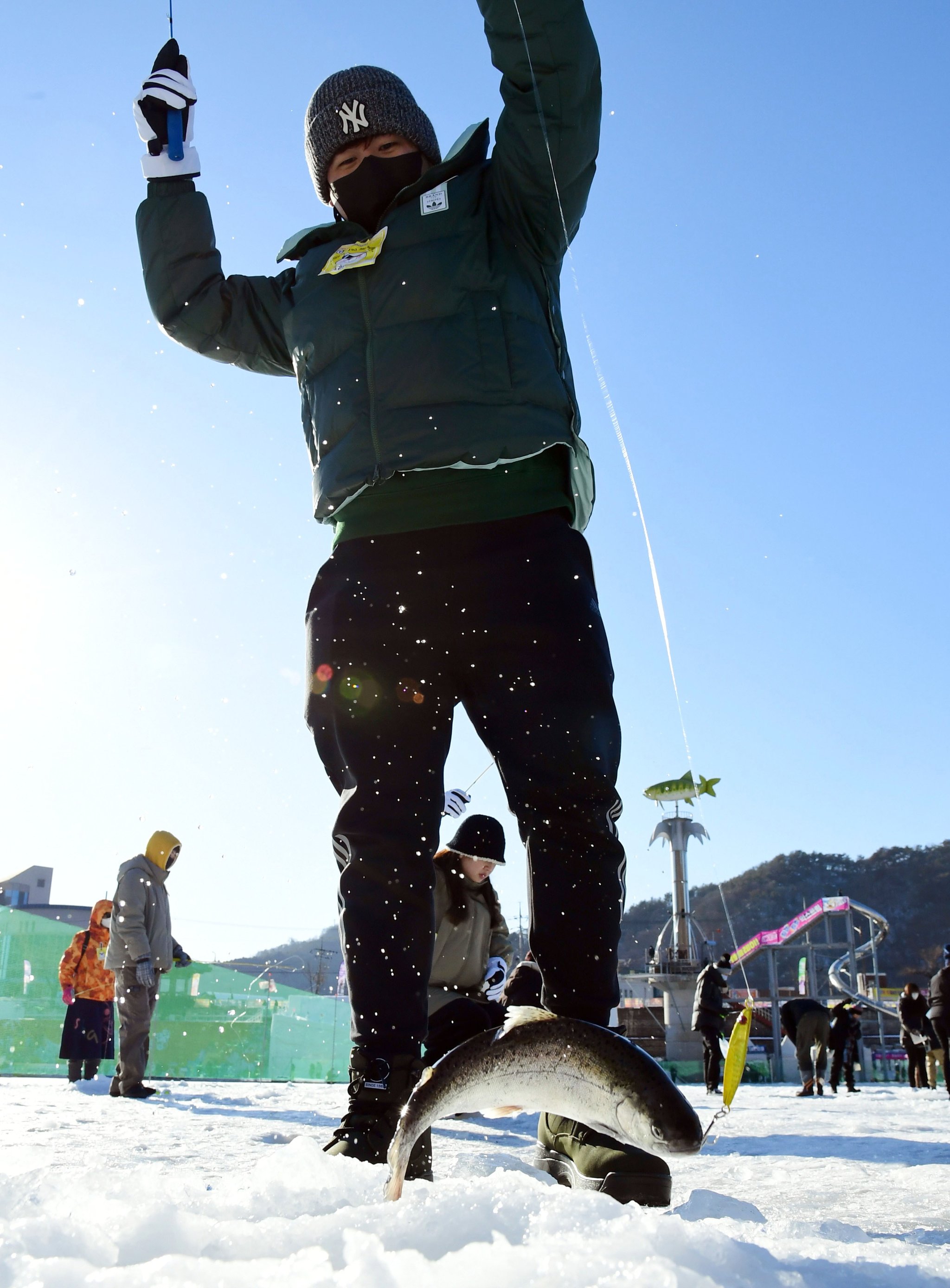 [포토타임] 반드시 승리하겠습니다 당원들에게 큰절 올리는 김기현 의원