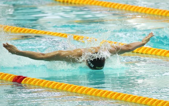 접영 50m 국내 최강 백인철, 더 ‘큰 물’서 논다