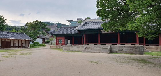 [김정탁의 인문지리기행] 사서오경에 빠진 명륜당, 영어·공학 가르친 명륜관