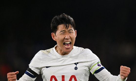 손흥민에 양쪽 눈 쫙…인종차별 英축구팬, 3년간 직관 못한다