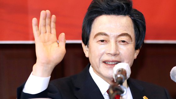 허경영, 하늘궁서 신도 성추행 혐의로 집단 고소…경찰 수사