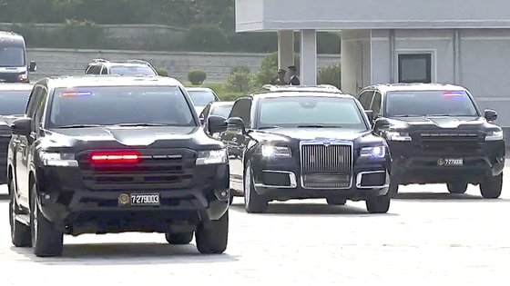 브랜드 로고 제거 꼼수…김정은 경호 나선 1억대 SUV 정체