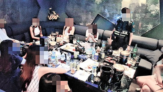룸살롱 황제가 돈 먹이려 했다…조국 오른팔 된 그 남자
