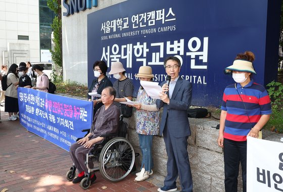 의사들 조폭 같다, 죽음 내몰아…서울대병원 앞 중증환자 외침