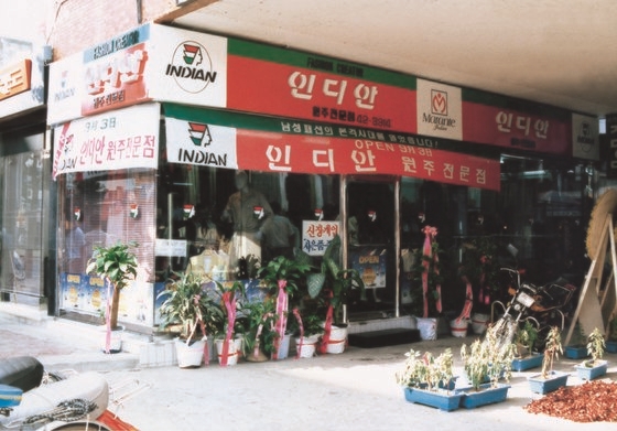 유럽 브랜드 안 부럽네, 50년 패션 하우스 한국에도 있다 [비크닉]