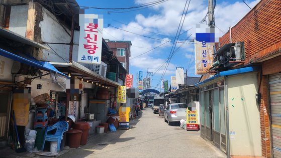 복날 보신탕 특수? 가게 내놨다…신장개업 흑염소집은 북적 [르포]