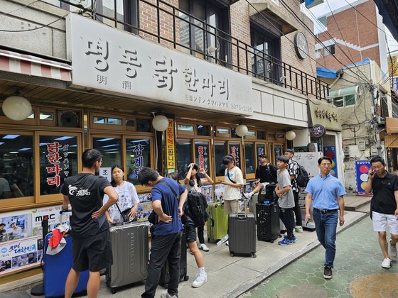 복날 보신탕 특수? 가게 내놨다…신장개업 흑염소집은 북적 [르포]