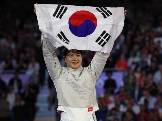 "애국가 울리자 소름이"…'금빛 찌르기' 오상욱 우승 이끈 이 한마디