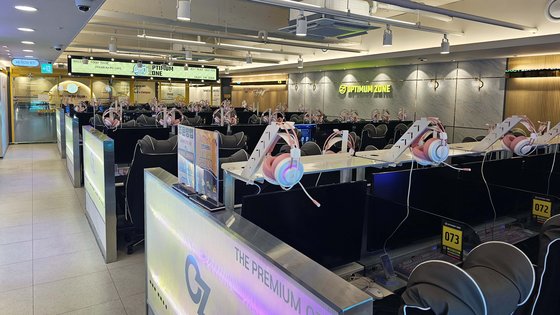 오죽하면 삼겹살도 직접 구워준다…설 곳 잃은 PC방의 비명