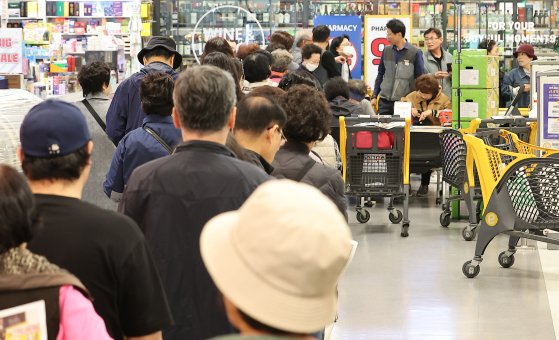 2만원 절임배추 사야돼…마트 문도 안 열렸는데 오픈런 몰렸다