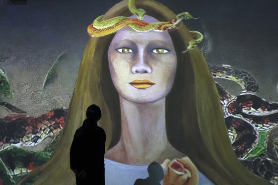 “고 천경자 미공개작품 보자” 탄생 100주년 특별전 북적