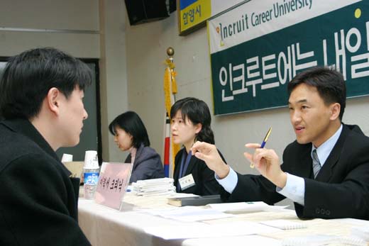 공채 끝물…헤드헌팅 물올랐다