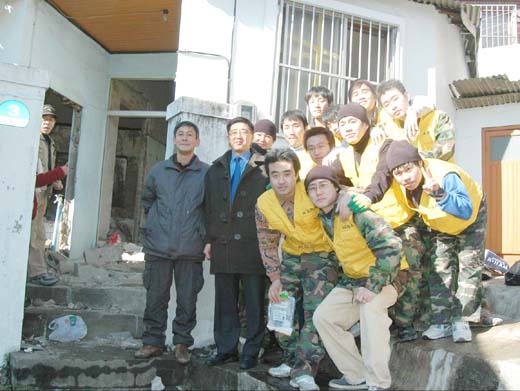 동의대·동서대 학생들 집 고쳐주기등 봉사 구슬땀