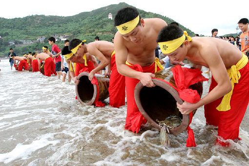 중국 고기잡이 축제 “시원하네~”