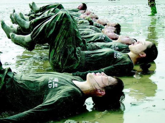 뒤로 취침! 포복 앞으로! 꼴찌들 지옥의 문을 열다